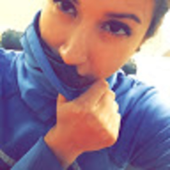 Meet your Posher, Claudia - Picture 1 of 1